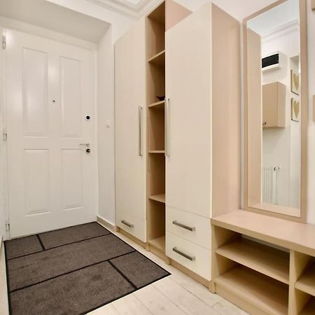 Standard Apartment By Hi5- Podmaniczky Street Budapest Luaran gambar