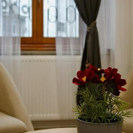 Standard Apartment By Hi5- Podmaniczky Street Budapest Luaran gambar