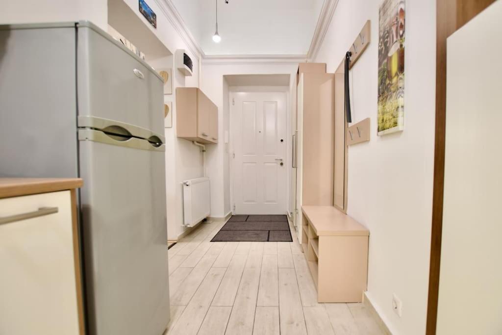Standard Apartment By Hi5- Podmaniczky Street Budapest Luaran gambar