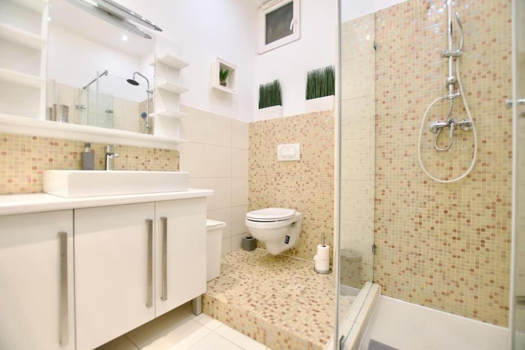 Standard Apartment By Hi5- Podmaniczky Street Budapest Luaran gambar