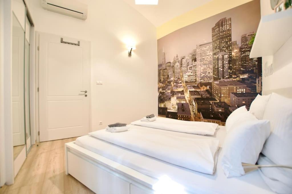 Standard Apartment By Hi5- Podmaniczky Street Budapest Luaran gambar