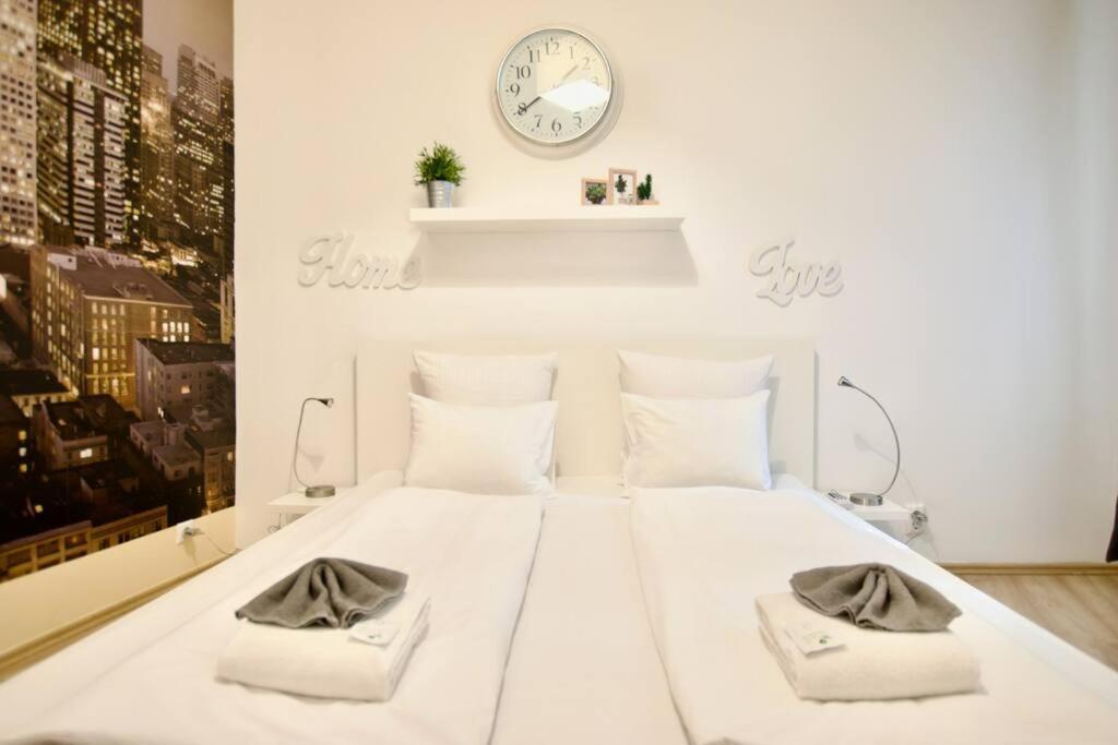 Standard Apartment By Hi5- Podmaniczky Street Budapest Luaran gambar
