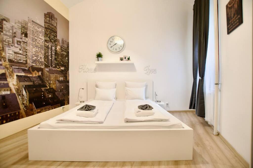 Standard Apartment By Hi5- Podmaniczky Street Budapest Luaran gambar